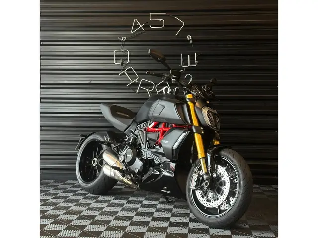 Moto Ducati Diavel 2022 1260S