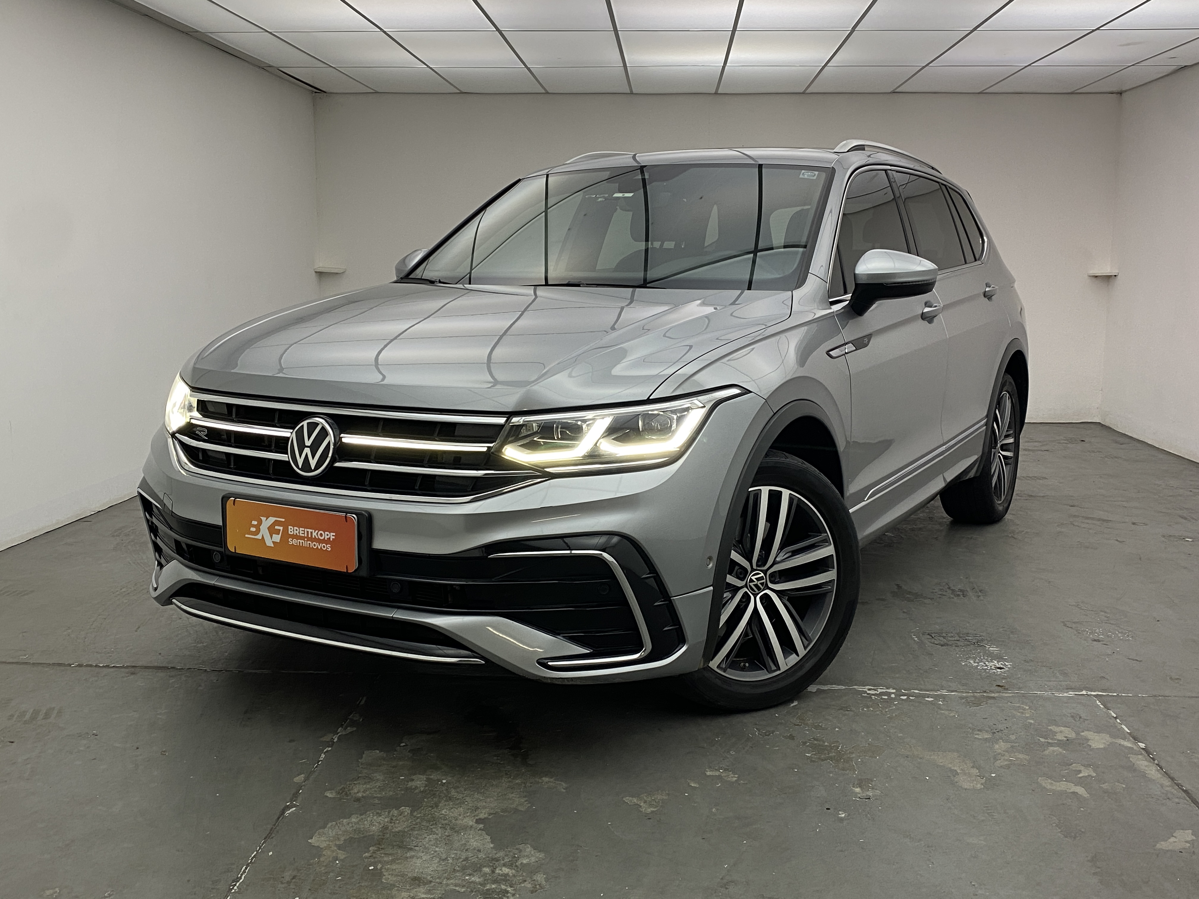 VW - Volkswagen-Tiguan-Allspace R-Line 2.0 TSi