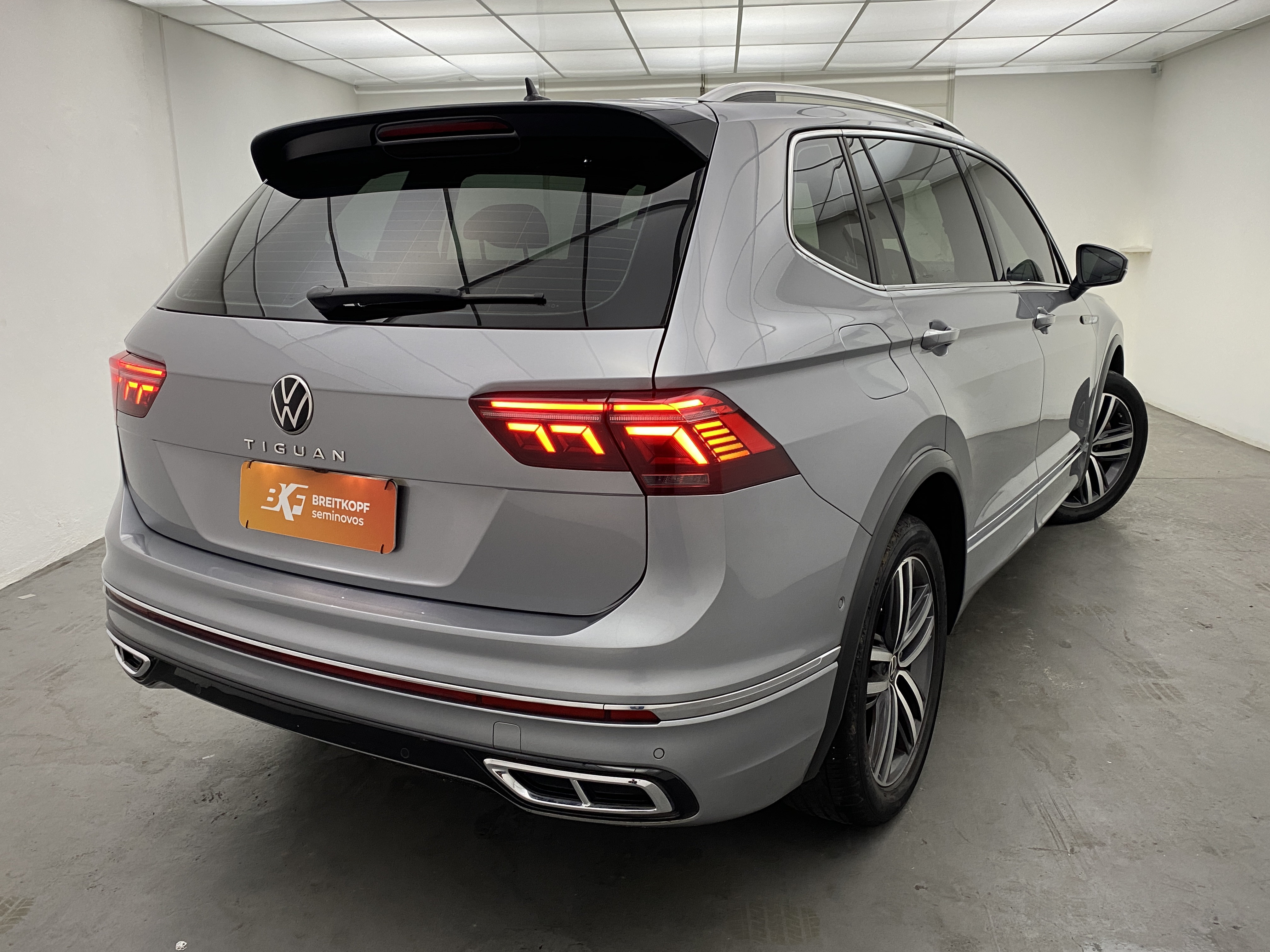 VW - Volkswagen-Tiguan-Allspace R-Line 2.0 TSi