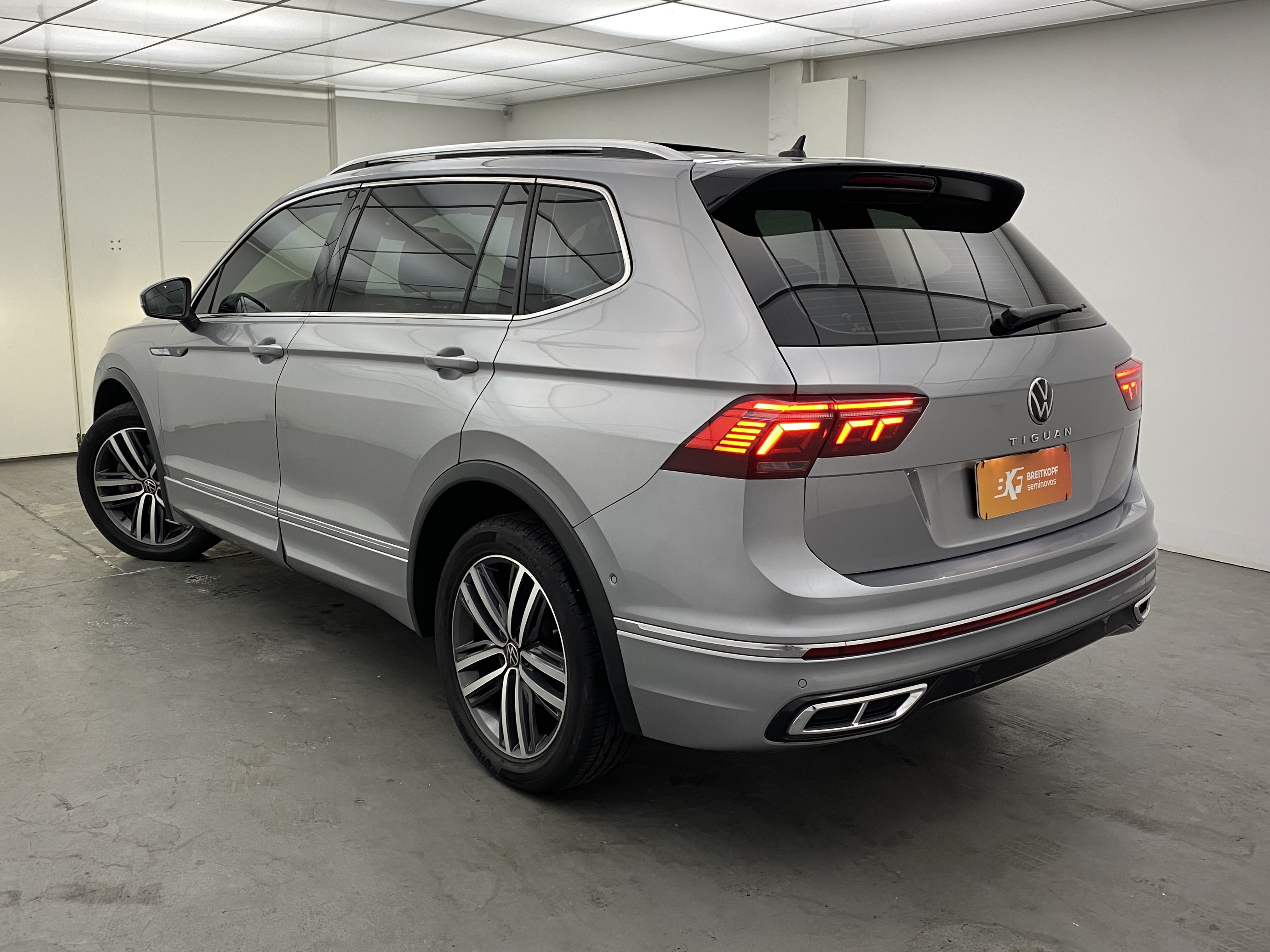 VW - Volkswagen-Tiguan-Allspace R-Line 2.0 TSi
