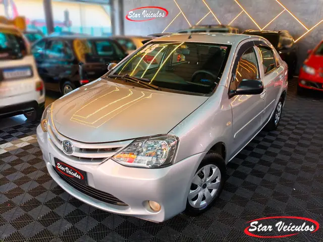 Carro Toyota Etios Sedan 2013 X 1.5 (Flex)