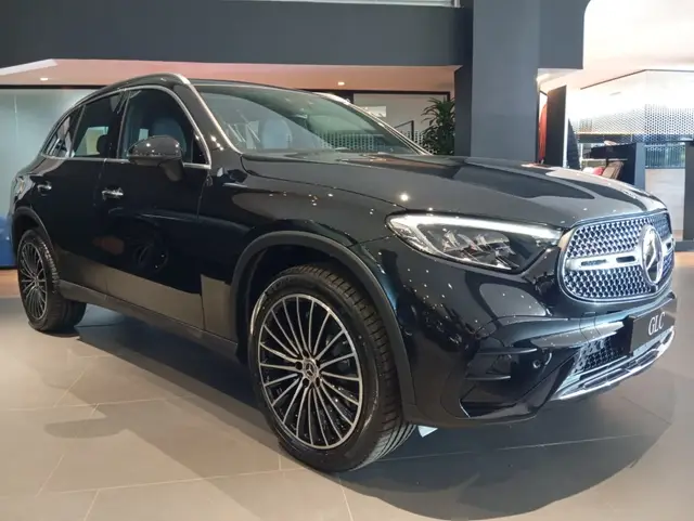 Carro Mercedes-Benz GLC 300  2026 2.0 MHEV 4MATIC AMG LINE