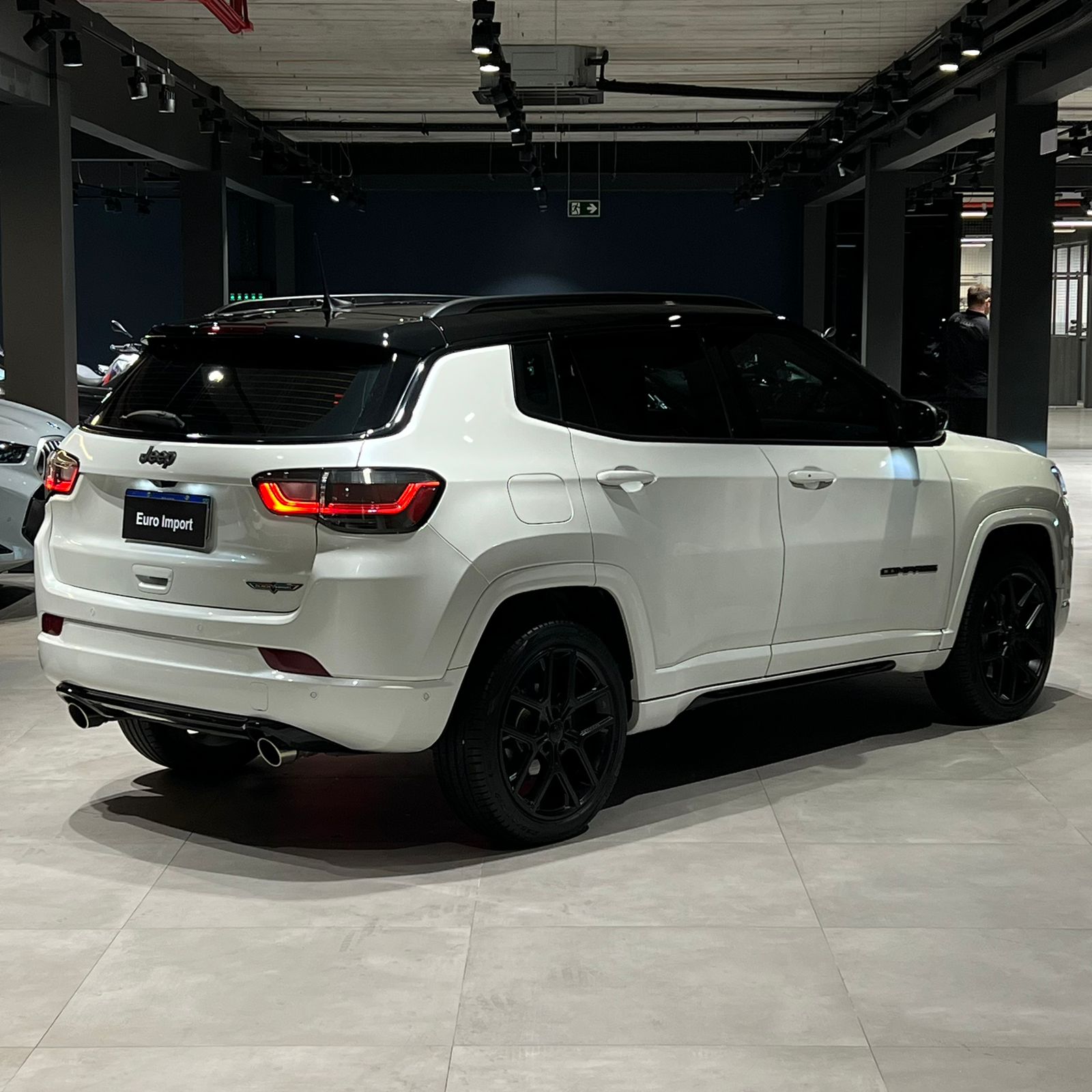 Jeep-Compass-Blackhawk