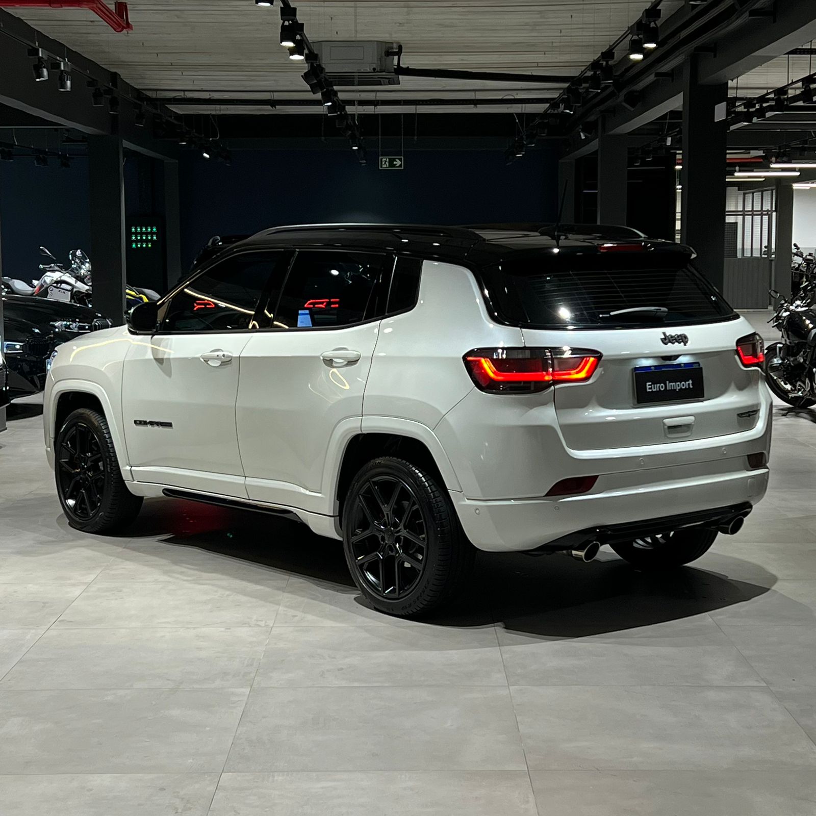 Jeep-Compass-Blackhawk