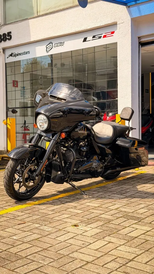 Moto Harley-Davidson CVO 2020 STREET GLIDE FLHXSE