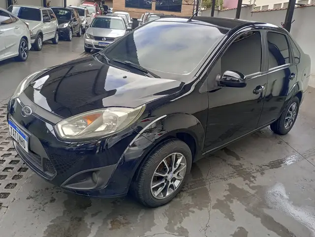 Carro Ford Fiesta Sedan 2014 SE 1.6 Rocam (Flex)
