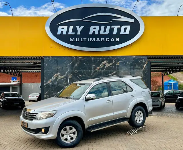 Carro Toyota Hilux SW4 2013 SR 2.7 4X2 (Aut)