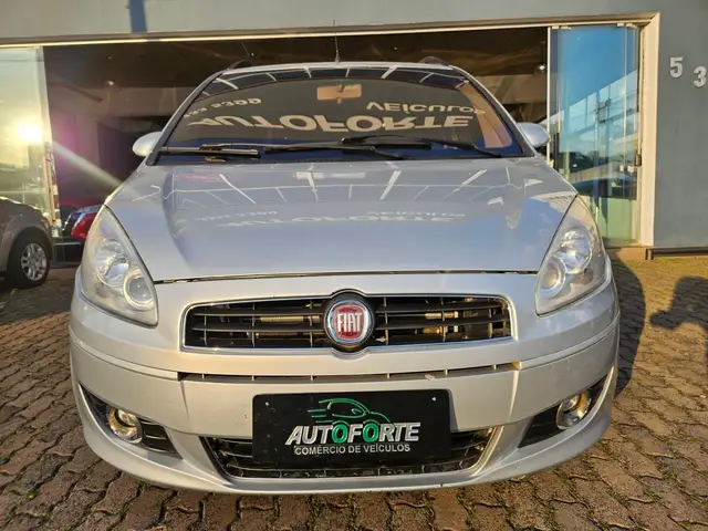 Carro Fiat Idea 2013 Attractive 1.4 8V (Flex)