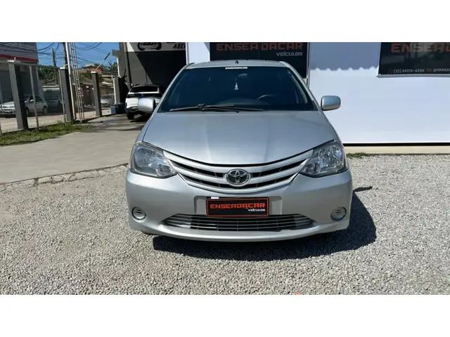 Carro Toyota Etios 2013 X 1.3 (Flex)