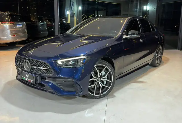 Carro Mercedes-Benz C 300 2022 AMG Line