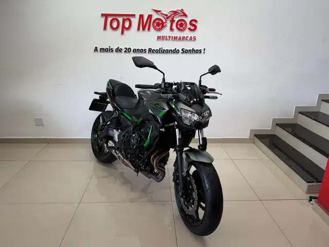 Moto Kawasaki Z 900 2024 R Edition