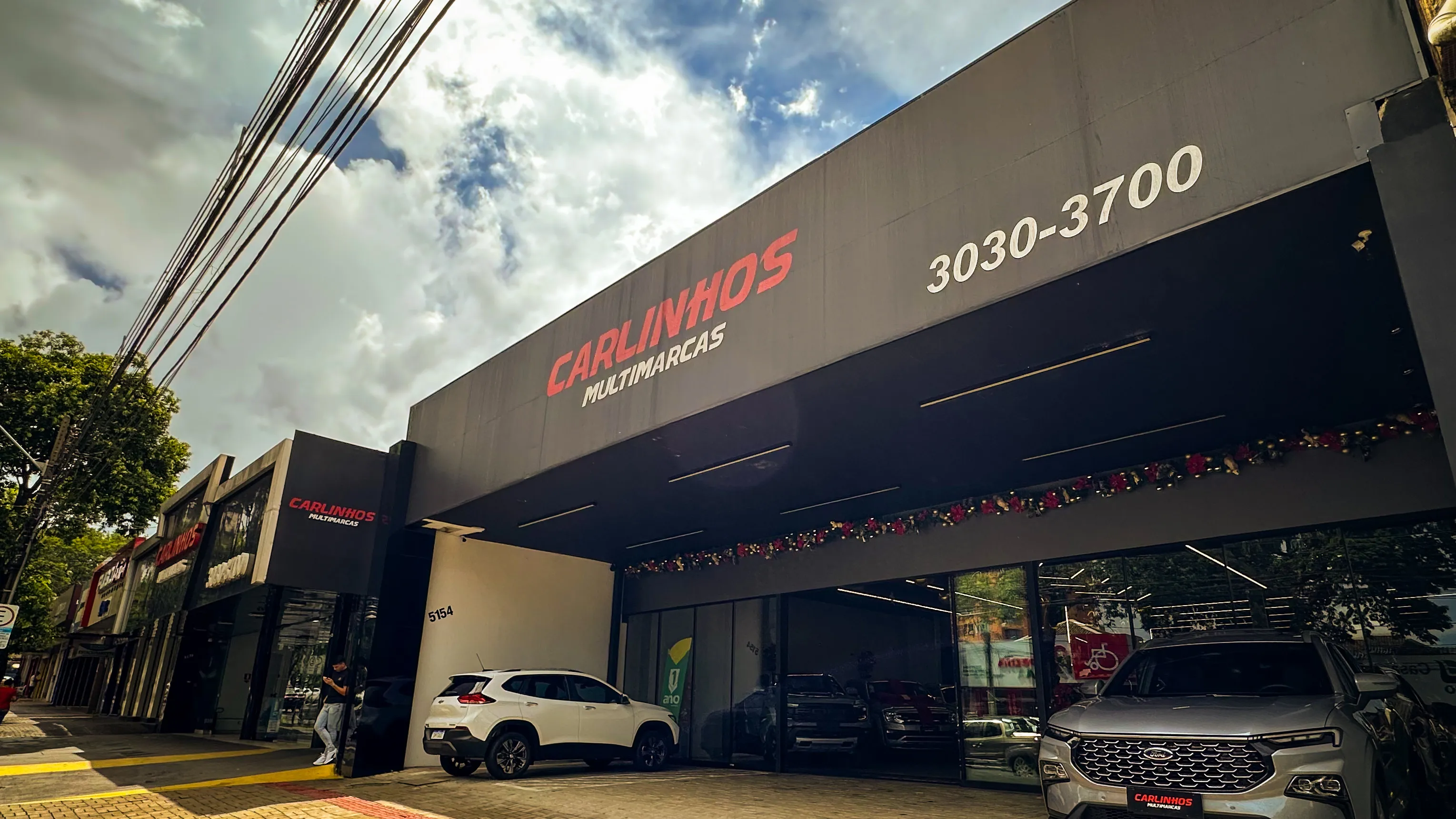 Fachada da loja Carlinhos Multimarcas - Maringá - PR