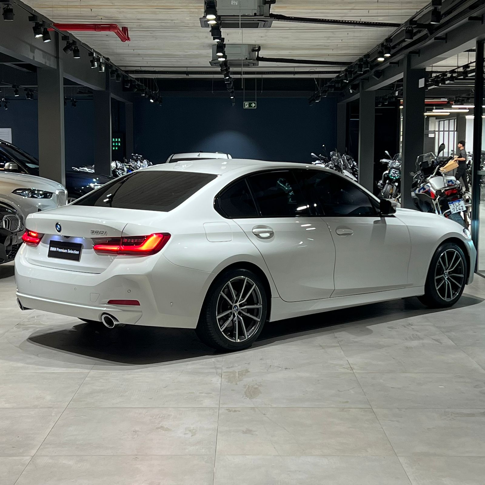 BMW-320i-Sport GP 2.0 Turbo (Aut.)