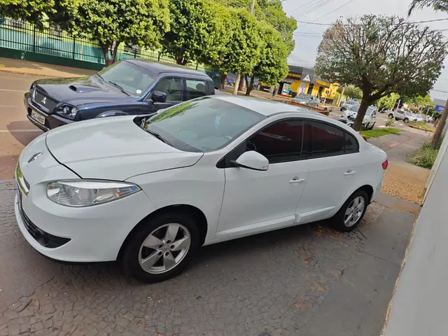Carro Renault Fluence 2014 2.0 16V Dynamique (Flex)