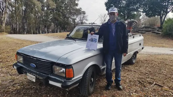 Engenheiro adaptou uma Ford Falcon Ranchero para funcionar usando até cinzas de carvão e caroço de azeitona. E ensina a receita para qualquer um fazer o mesmo