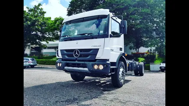Carro Mercedes-Benz Atego 2021 1419/48