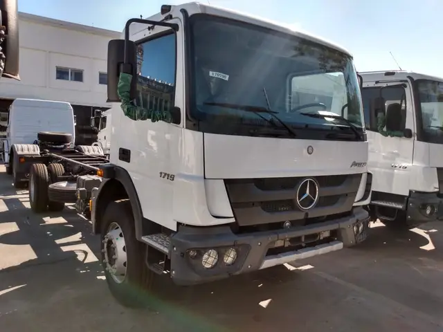 Carro Mercedes-Benz Atego 2021 1719/48 E5