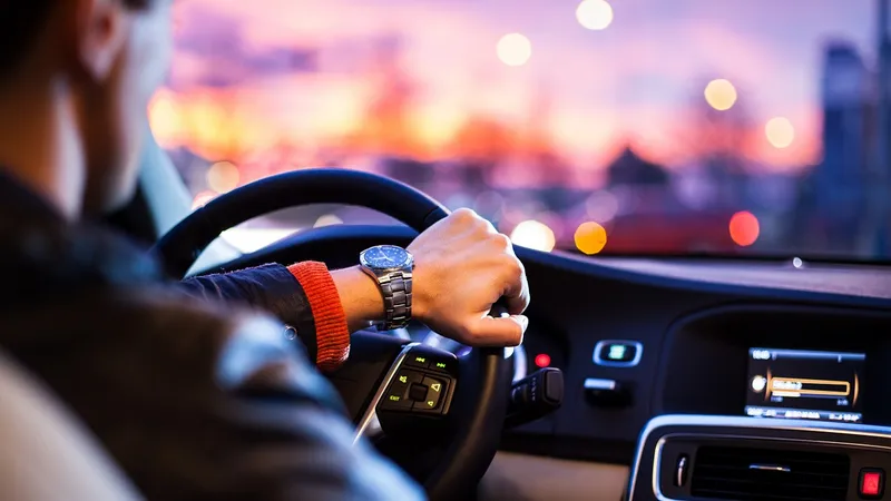 Três provas de que o canhoto sofre mais ao dirigir um carro 