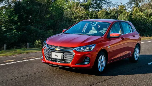 Chevrolet Onix hatch 2020 ganha design moderno, motor turbo e itens de série de carro premium.