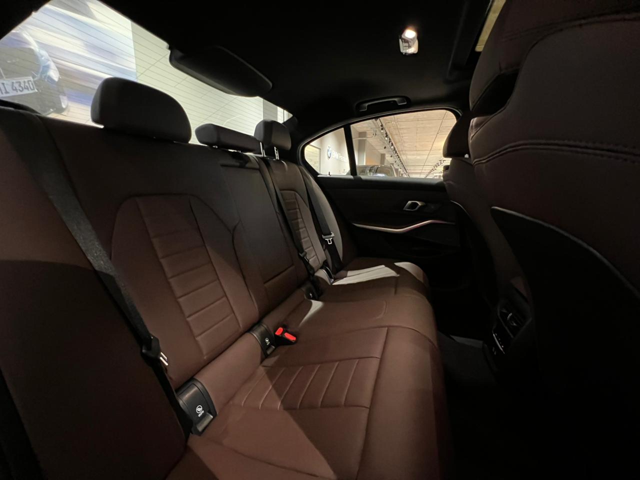 BMW-320i-M Sport 2.0 Turbo (Aut.)