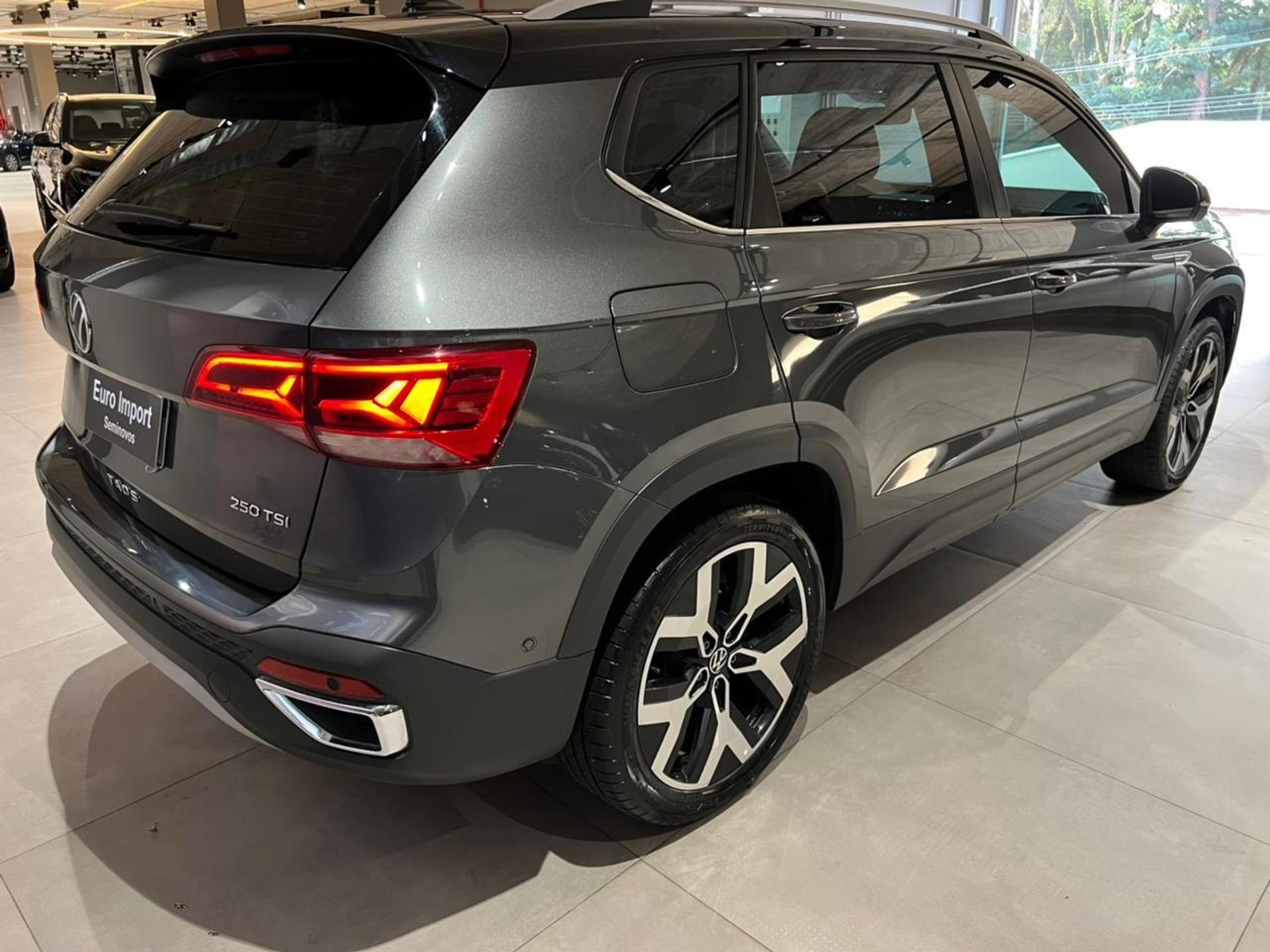 Volkswagen-Taos-Highline 1.4 TSI
