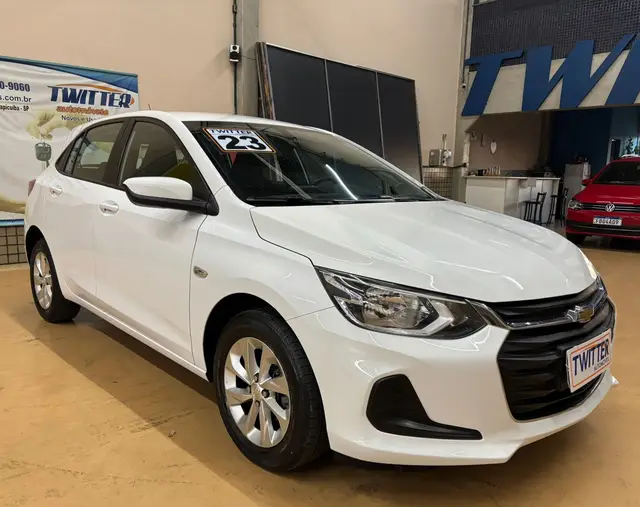 Carro Chevrolet Onix 2023 LT 1.0