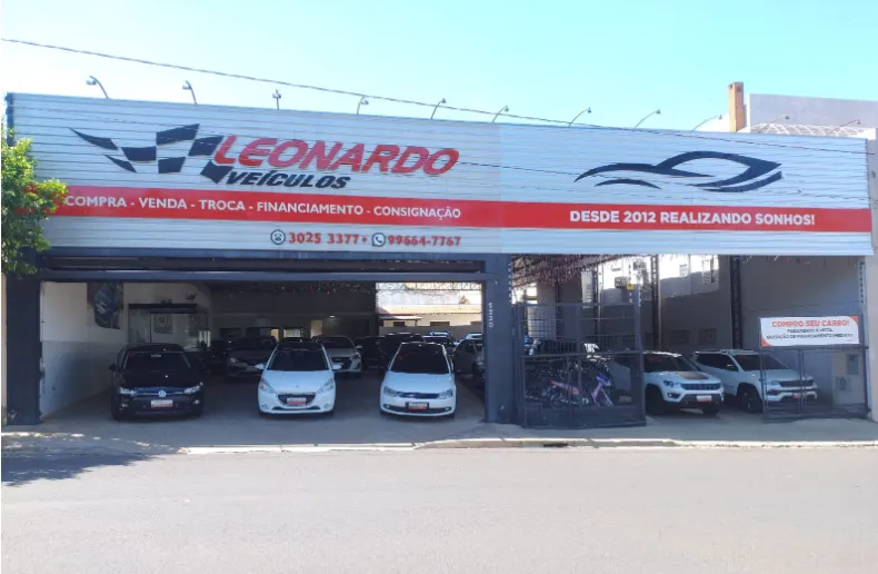 Fachada da loja Leonardo Veículos - Lins - SP