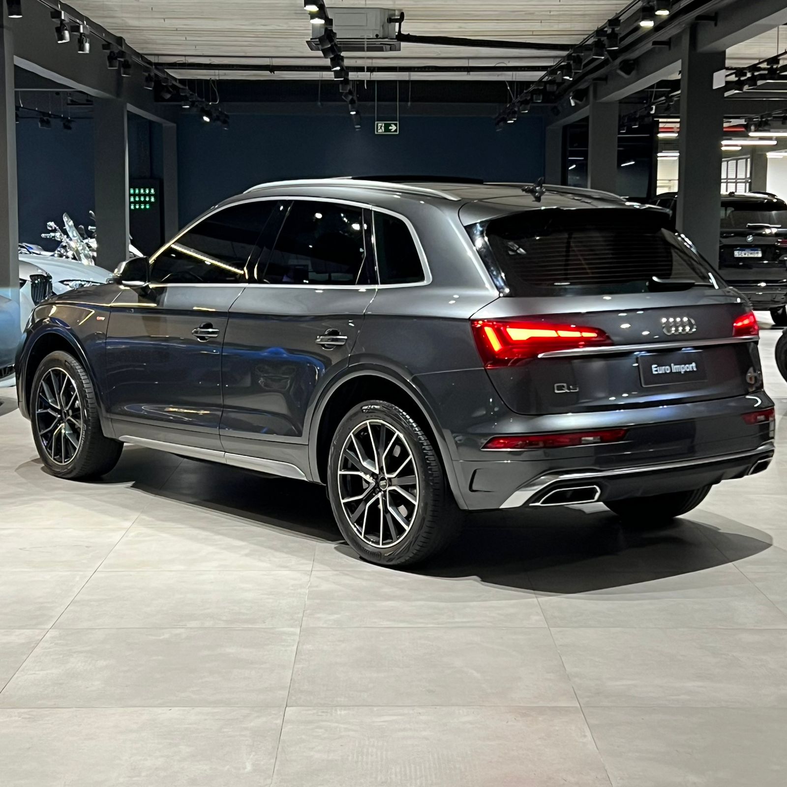 Audi-Q5-S-Line Black 2.0 TFSI Quat. S-Tronic