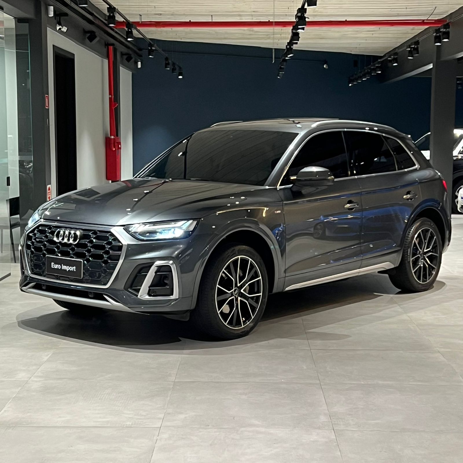 Audi-Q5-S-Line Black 2.0 TFSI Quat. S-Tronic