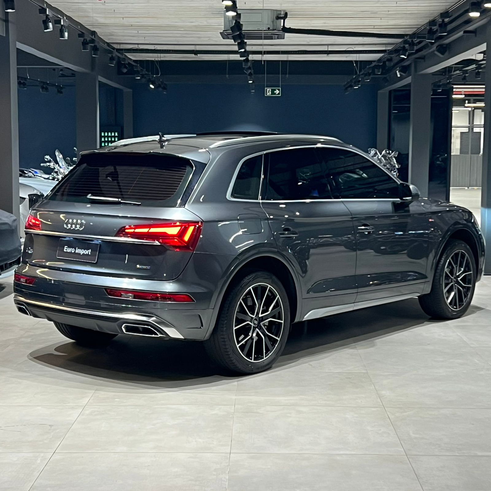 Audi-Q5-S-Line Black 2.0 TFSI Quat. S-Tronic