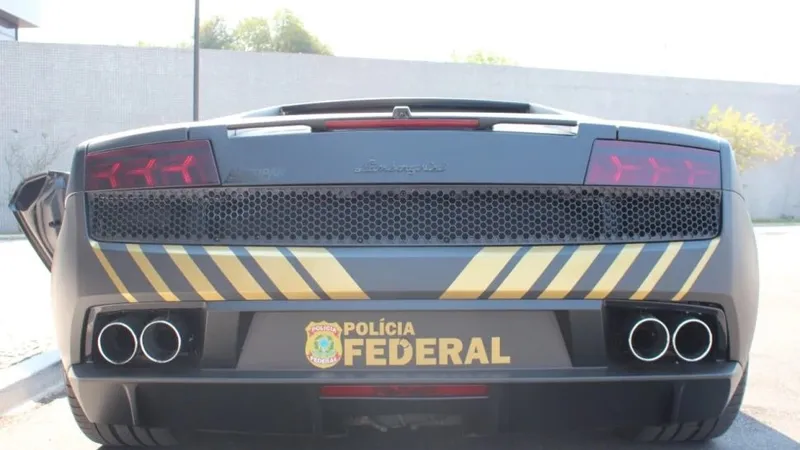Lamborghini que chega a 325 km/h vira viatura de polícia no Brasil
