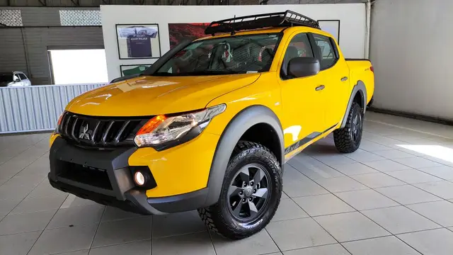 Carro Mitsubishi L200 Triton Savana 2023 Savana 2.4 Turbo 4X4 (Aut)