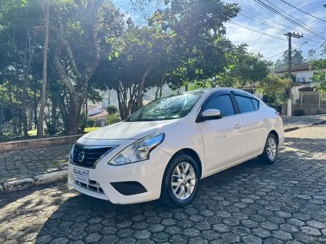 Carro Nissan Versa 2017 1.6 16V SV FlexStart CVT (Flex)