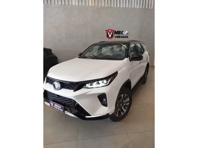 Carro Toyota SW4 2024 Diamond  2.8 Turbodiesel 4x4 (Aut.)