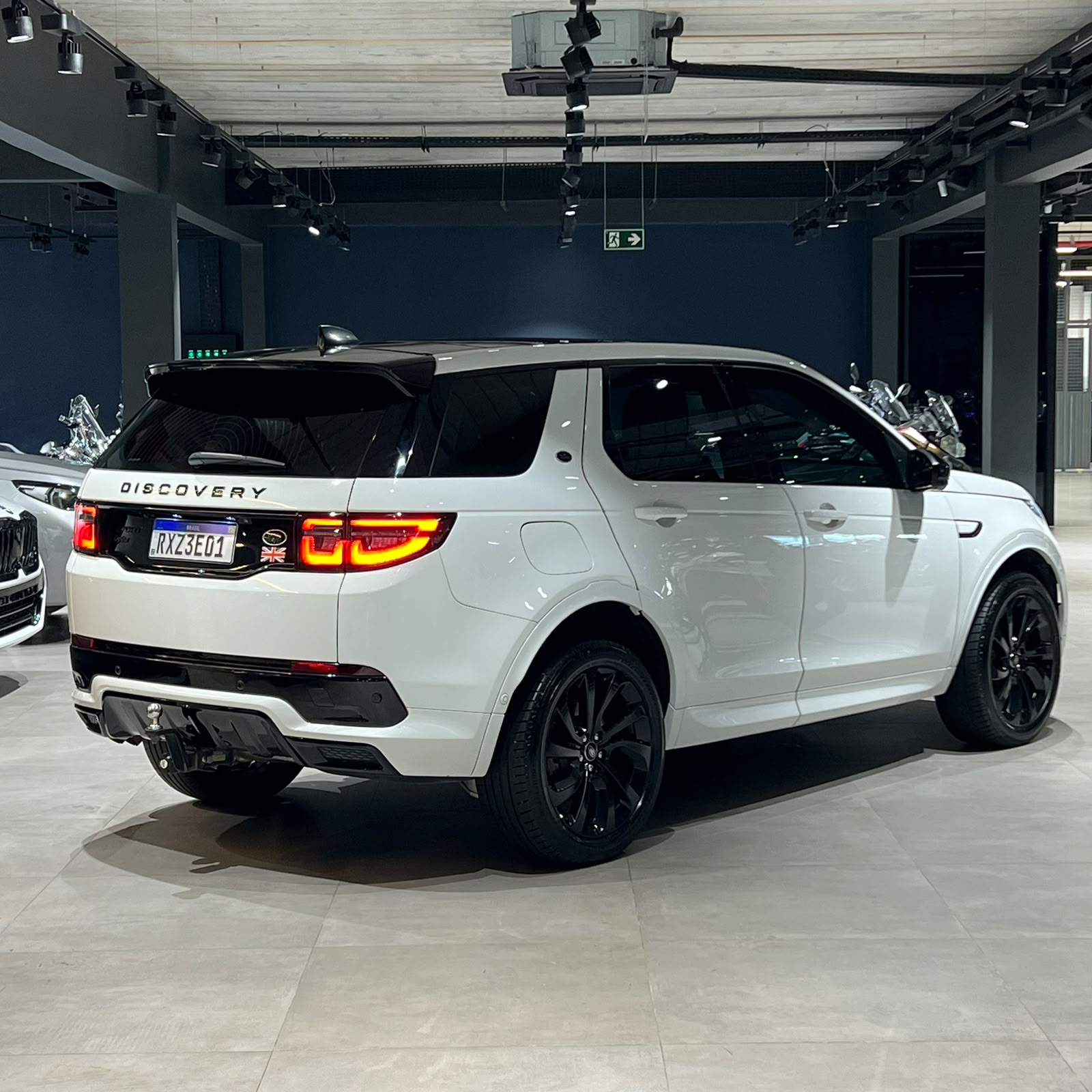 Land Rover-Discovery Sport-R-Dynamic SE 2.0 Turbo (Aut.)
