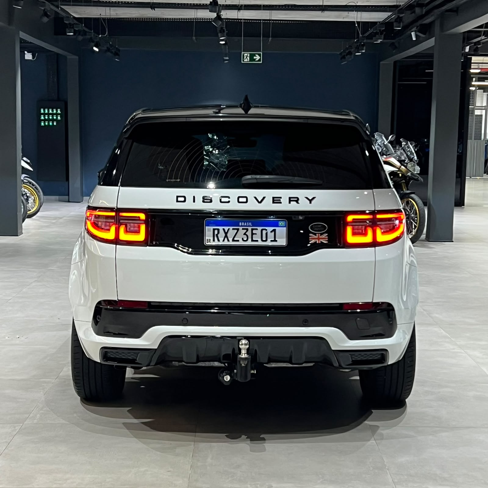 Land Rover-Discovery Sport-R-Dynamic SE 2.0 Turbo (Aut.)