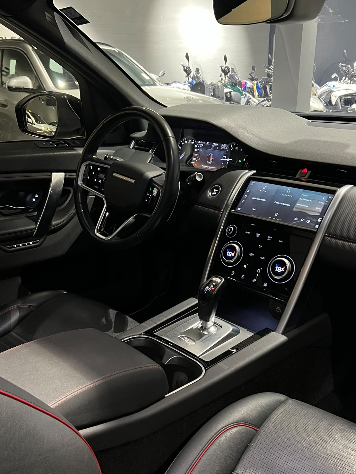 Land Rover-Discovery Sport-R-Dynamic SE 2.0 Turbo (Aut.)