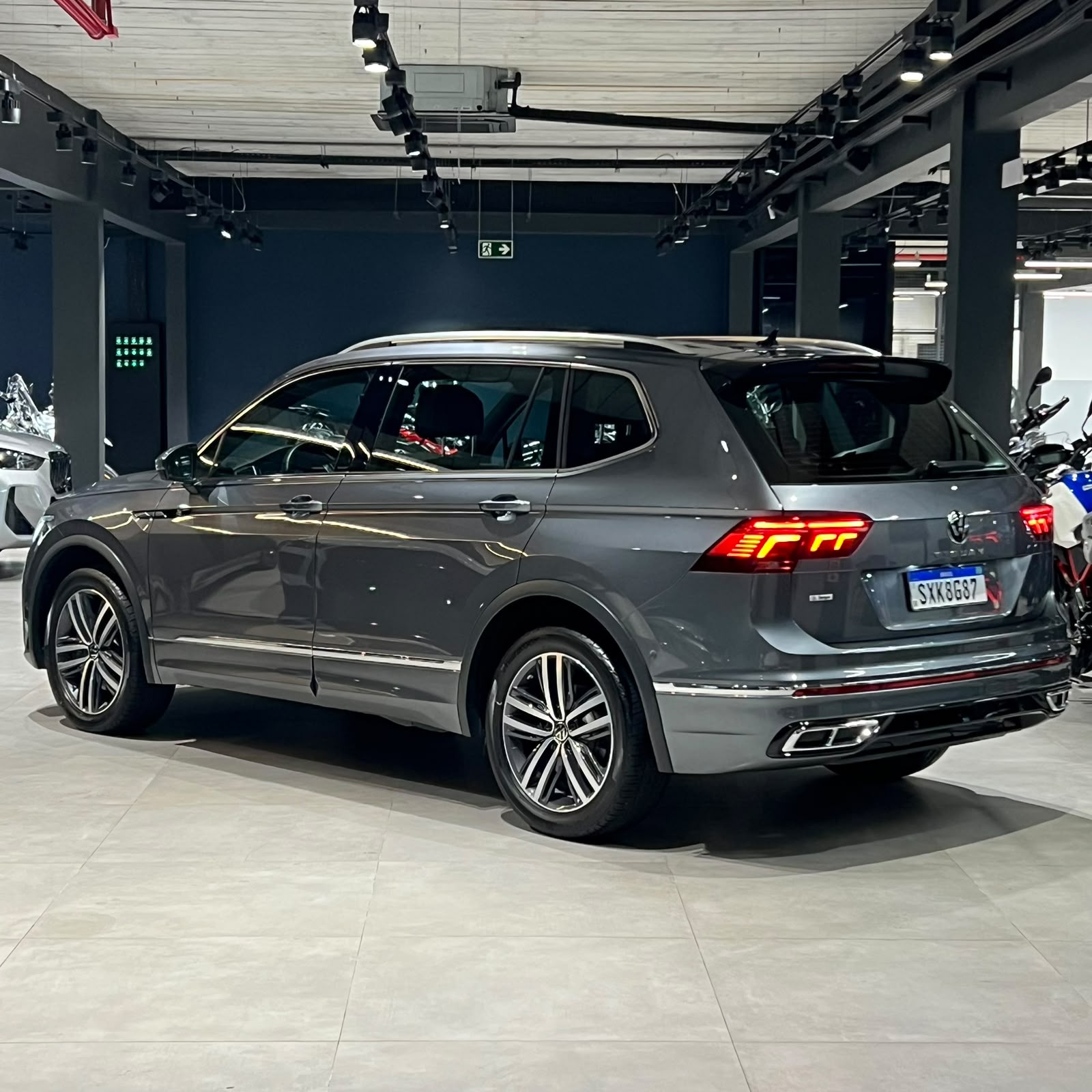 Volkswagen-Tiguan-2.0 350 TSI Allspace R-Line 4WD