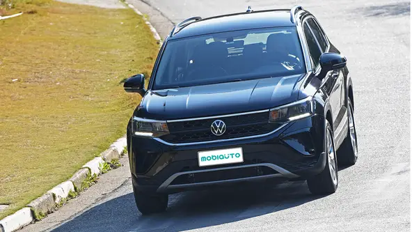 Versão de entrada do SUV mistura itens surpreendentemente modernos com outros demasiadamente simples a R$ 160 mil