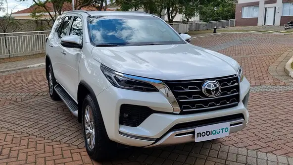 Toyota SW4 é R$ 100.000 mais caro que o Jeep Commander, Peugeot 3008 tem preço de Volvo XC40 e esse é só o começo de uma lista de carros superestimados pelas suas marcas. 