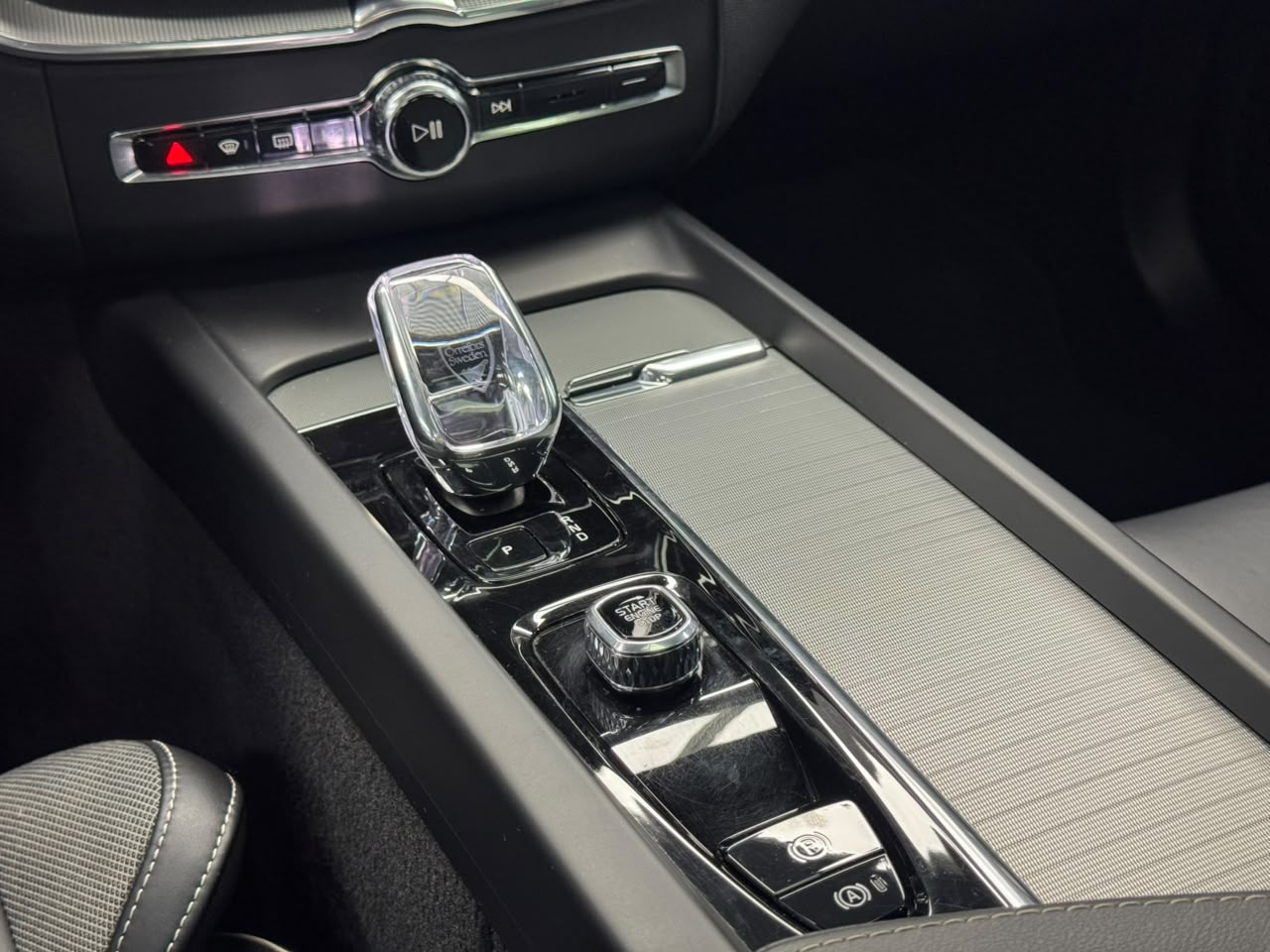 Volvo-XC60-Recharge Ultimate Dark 2.0