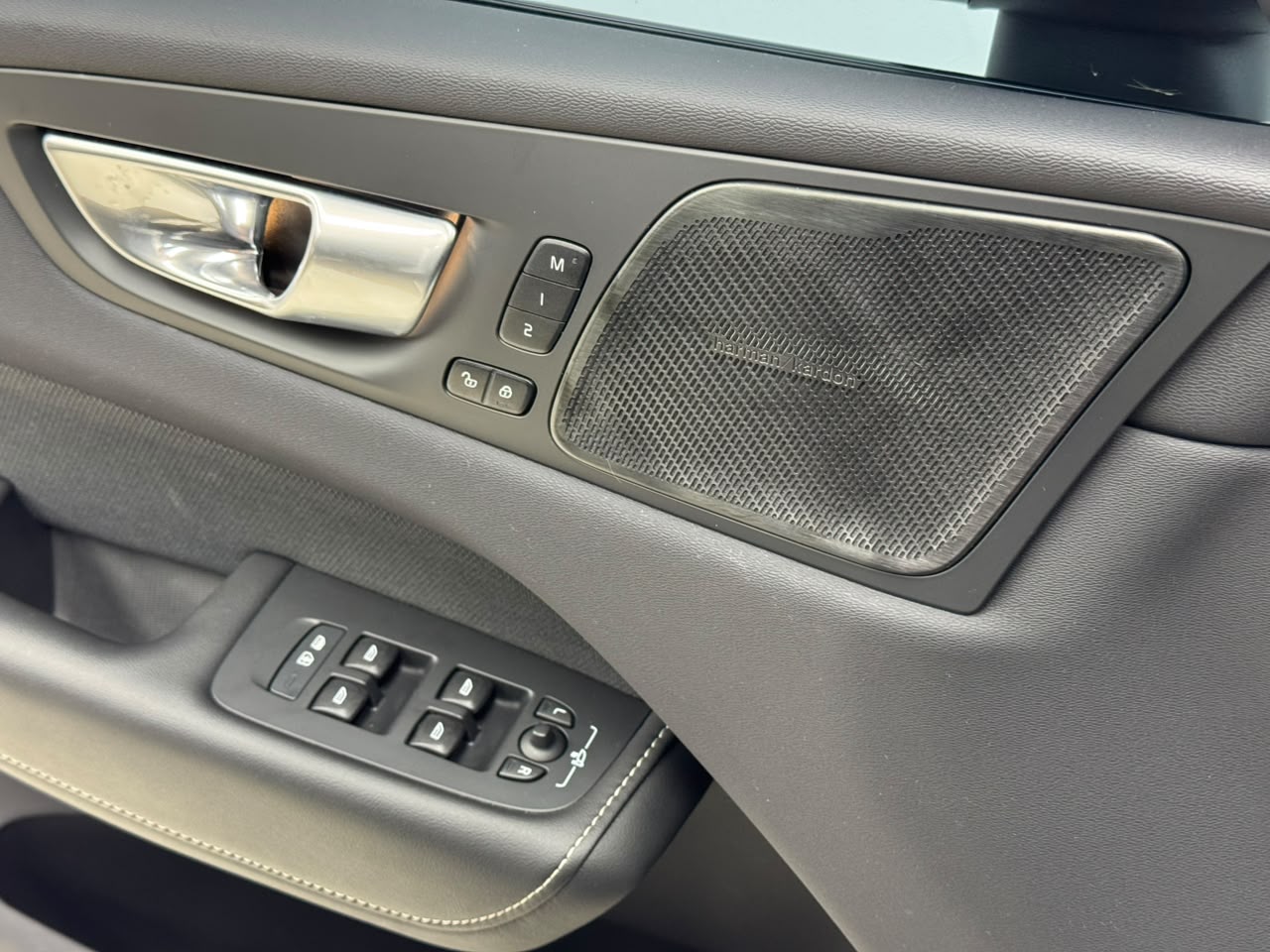Volvo-XC60-Recharge Ultimate Dark 2.0