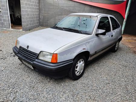 Kadett Hatch SLE 1.8 EFi