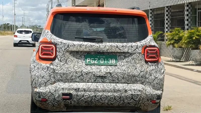 Flagra: novo Jeep Renegade 4x4 Trailhawk em detalhes com motor... flex!