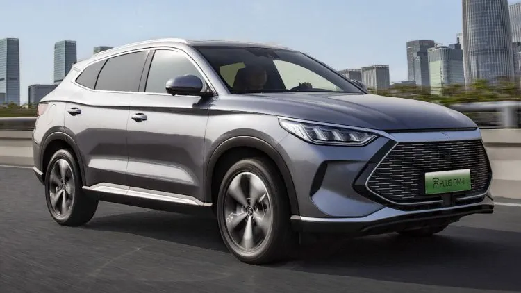 BYD registra patente de SUV híbrido rival do Toyota RAV4 no Brasil