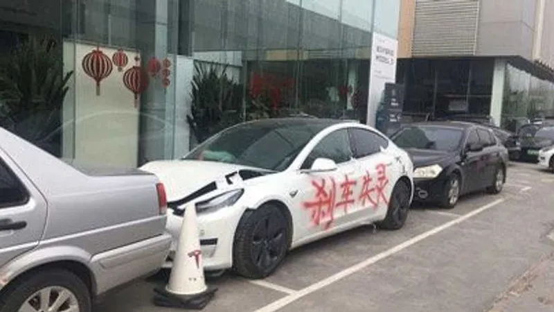 Tesla é condenada em R$ 1,3 milhão na China por vender carro batido
