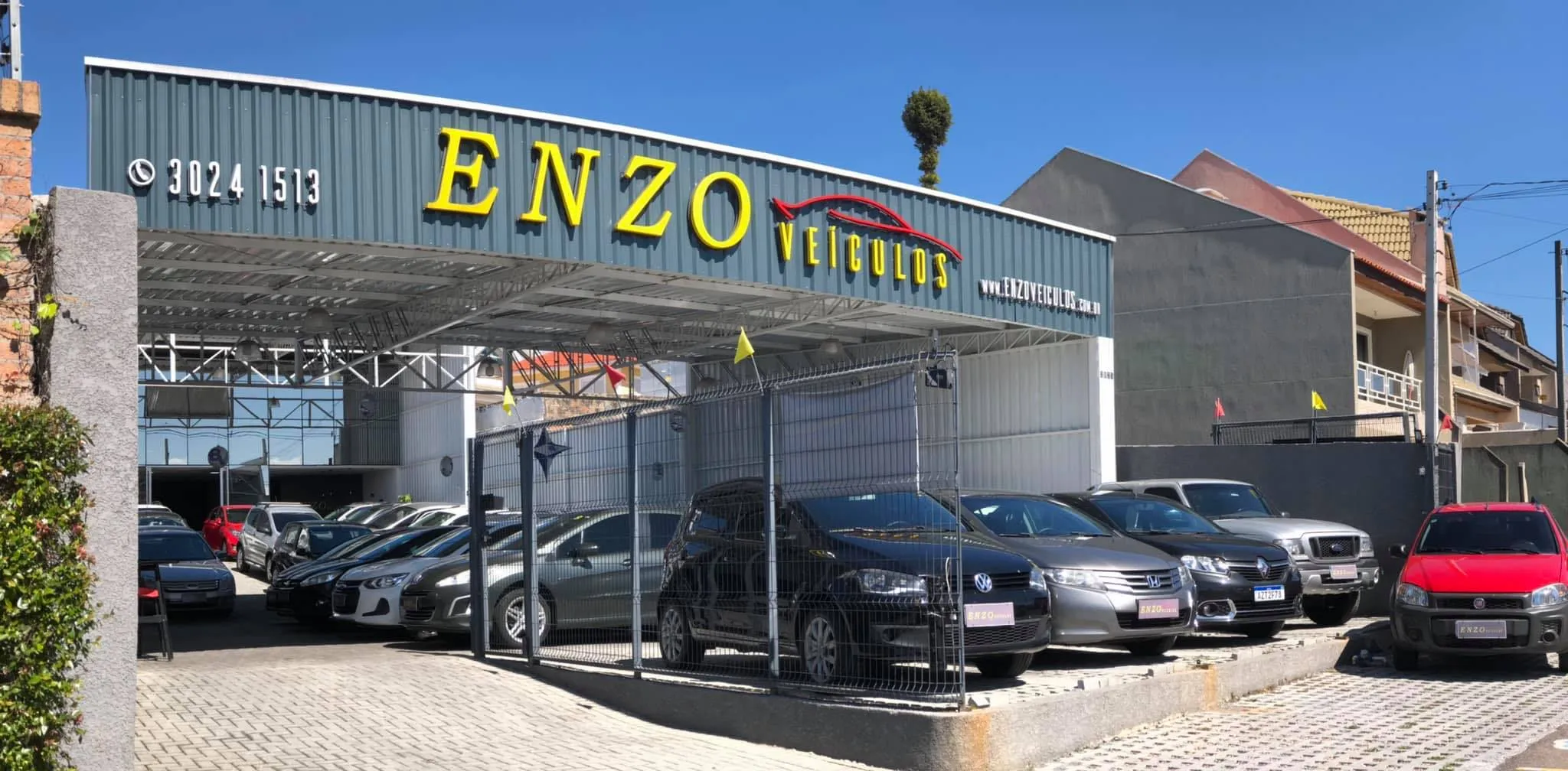 Fachada da loja Veículos à venda em Enzo Veiculos - Curitiba - PR | Mobiauto