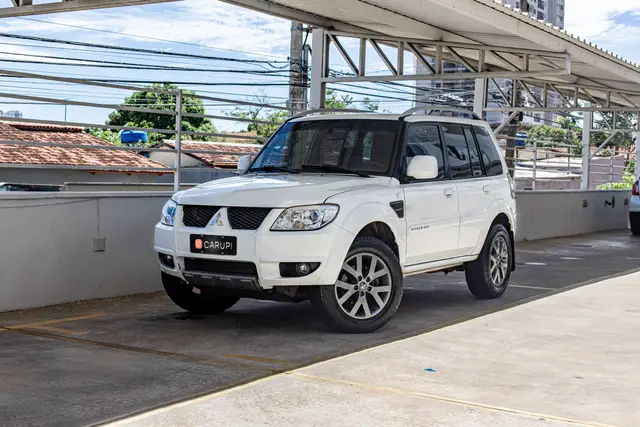 Carro Mitsubishi Pajero TR4 2015 2.0 16V 4x2 (Flex)