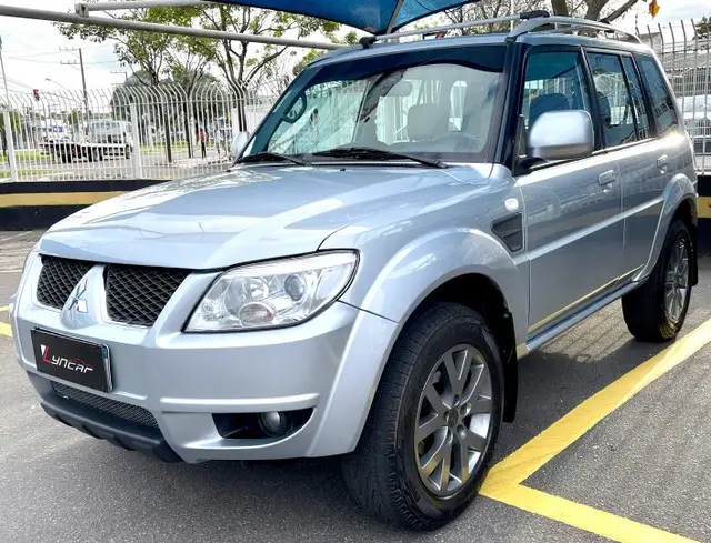 Carro Mitsubishi Pajero TR4 2015 2.0 16V 4x2 (Flex) (Aut)