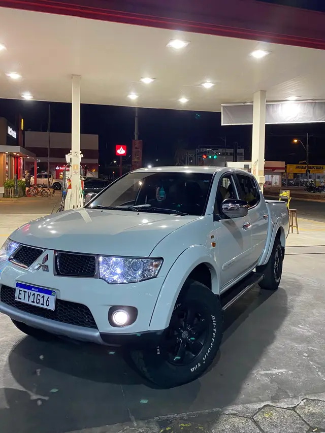 Carro Mitsubishi L200 Triton 2013 3.2 DI-D 4x4